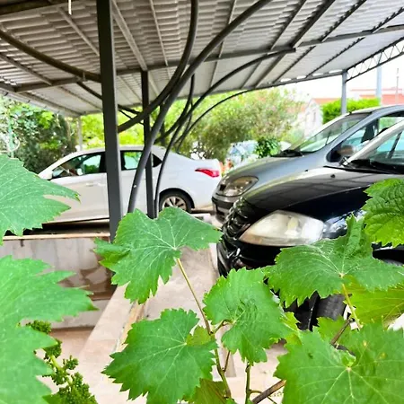 Spacious With Free Parking And Garden In Calm Area * 자다르