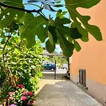 Appartement Spacious With Free Parking And Garden In Calm Area Zadar