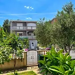 Apartament Spacious With Free Parking And Garden In Calm Area *