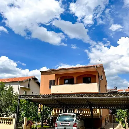 Spacious With Free Parking And Garden In Calm Area Zadar