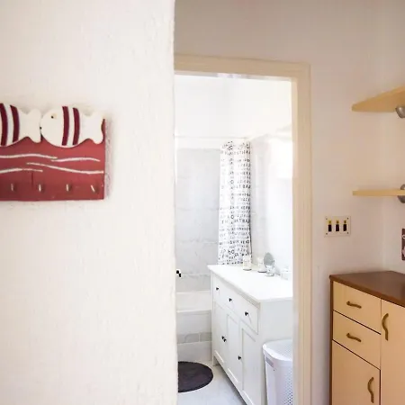 Apartment Spacious With Free Parking And Garden In Calm Area *