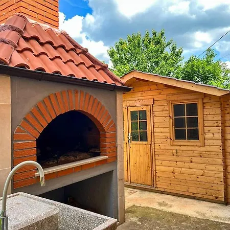 Spacious With Free Parking And Garden In Calm Area *