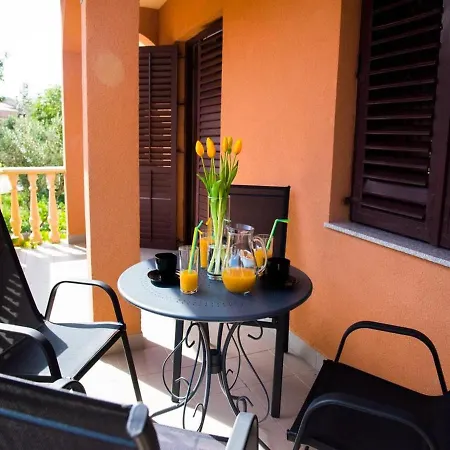 Apartment Spacious With Free Parking And Garden In Calm Area Zadar