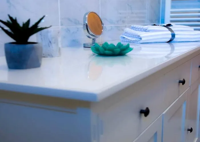 Apartament Spacious With Free Parking And Garden In Calm Area