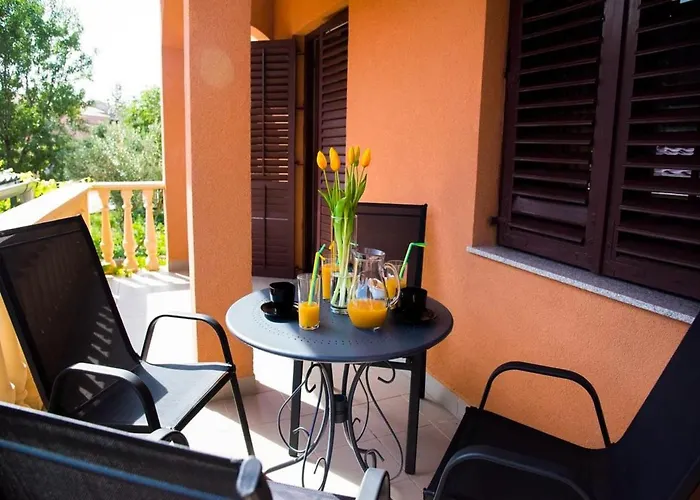 Apartament Spacious With Free Parking And Garden In Calm Area Zadar