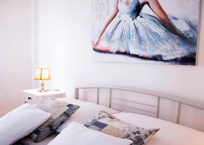 Appartamento Spacious With Free Parking And Garden In Calm Area Zara