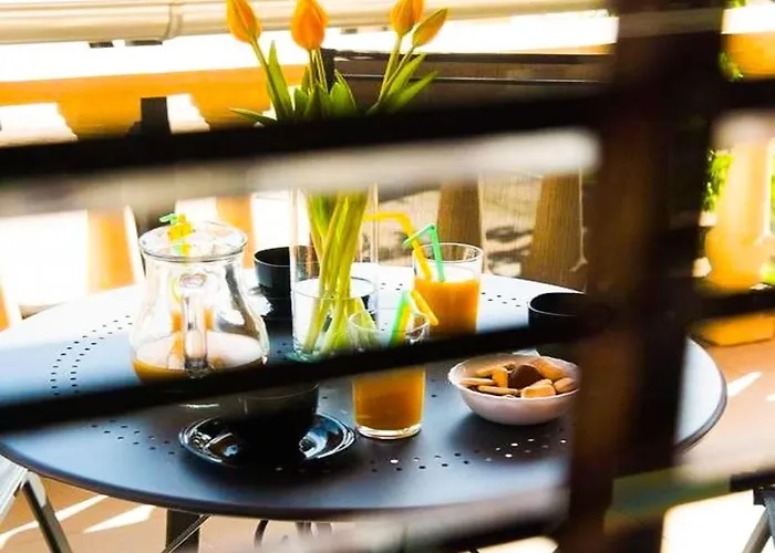 Spacious With Free Parking And Garden In Calm Area *