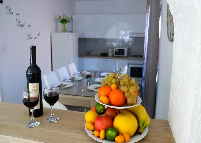 Spacious With Free Parking And Garden In Calm Area * Zadar